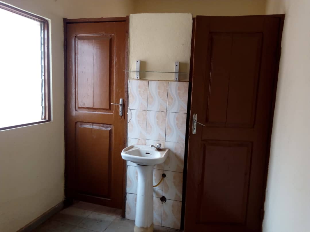 N° 4432 :
                            Villa à louer , Agoe kossigan, Lome, Togo : 100 000 XOF/mois