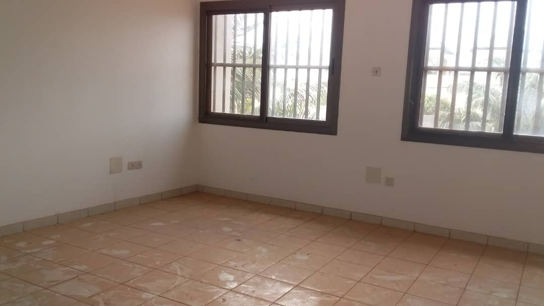 N° 4341 :
                            Appartement à louer , Adidogome, Lome, Togo : 90 000 XOF/mois
