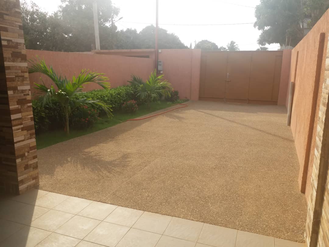 N° 4425 :
                        Villa à louer , Attiegou, Lome, Togo : 300 000 XOF/mois