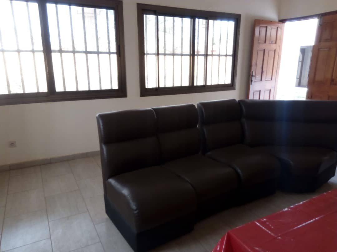 N° 4552 :
                        Appartement meublé à louer , Agoe, Lome, Togo : 400 000 XOF/mois