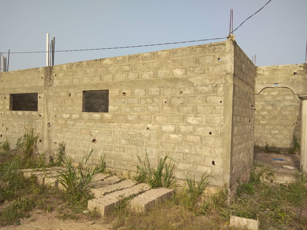 N° 4906 :
                        Villa à vendre , Zanguera, Lome, Togo : 25 000  000 XOF/vie