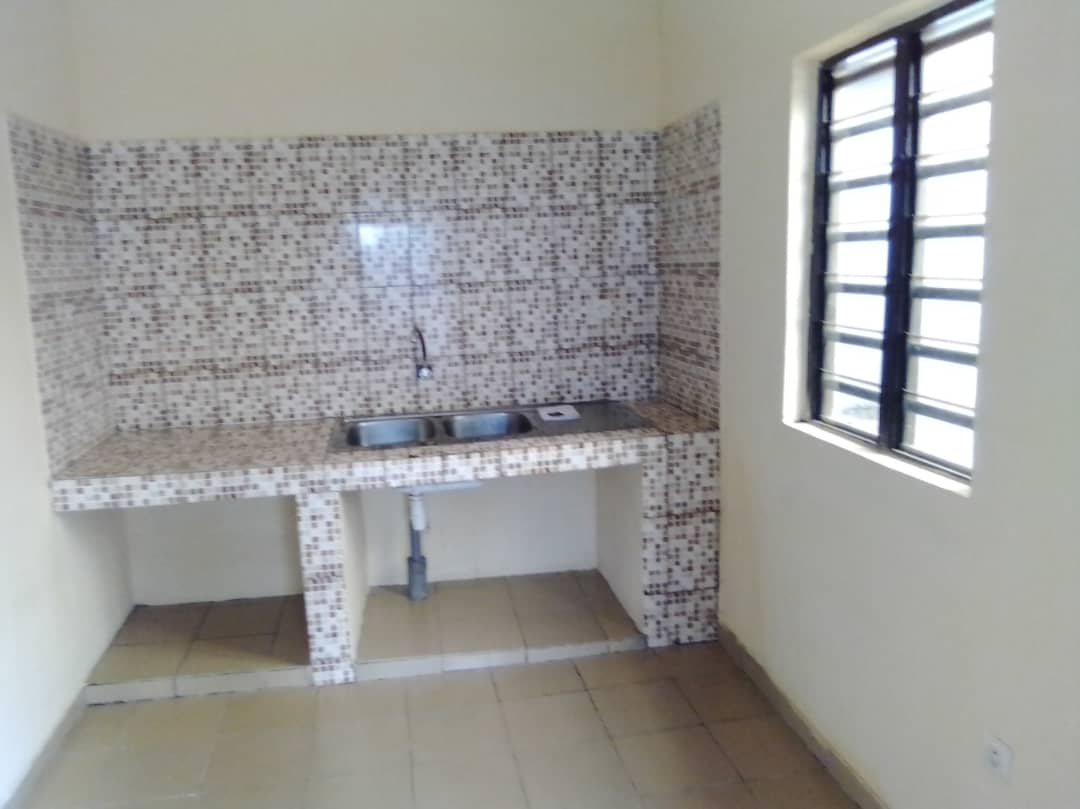 N° 4925 :
                        Chambre salon à louer , Agoe, Lome, Togo : 25 000 XOF/mois