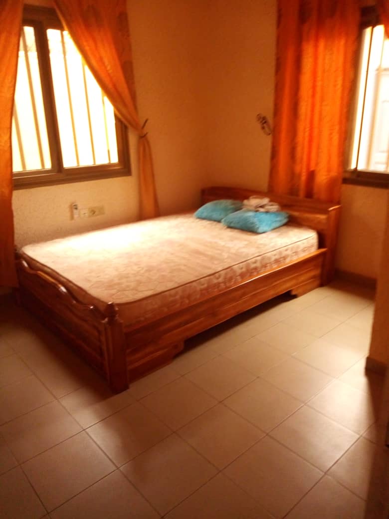 N° 4498 :
                            Villa meublée à louer , Kegue, Lome, Togo : 300 000 XOF/mois