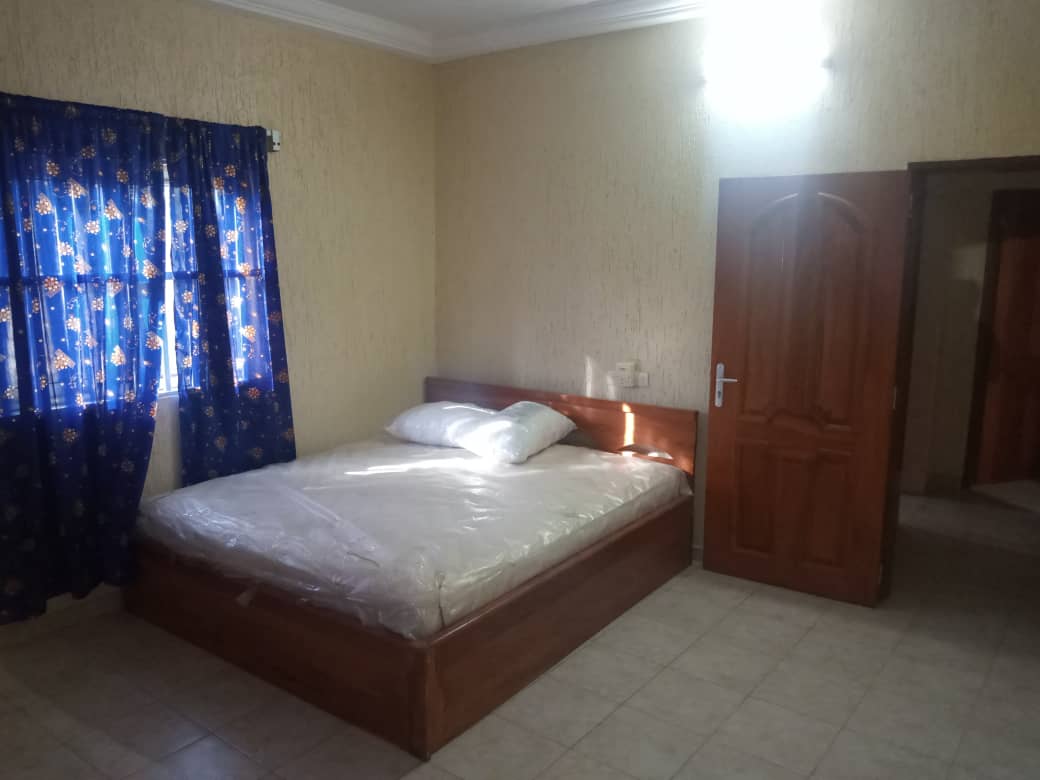 N° 4946 :
                        Appartement meublé à louer , Djidjole, Lome, Togo : 300 000 XOF/mois