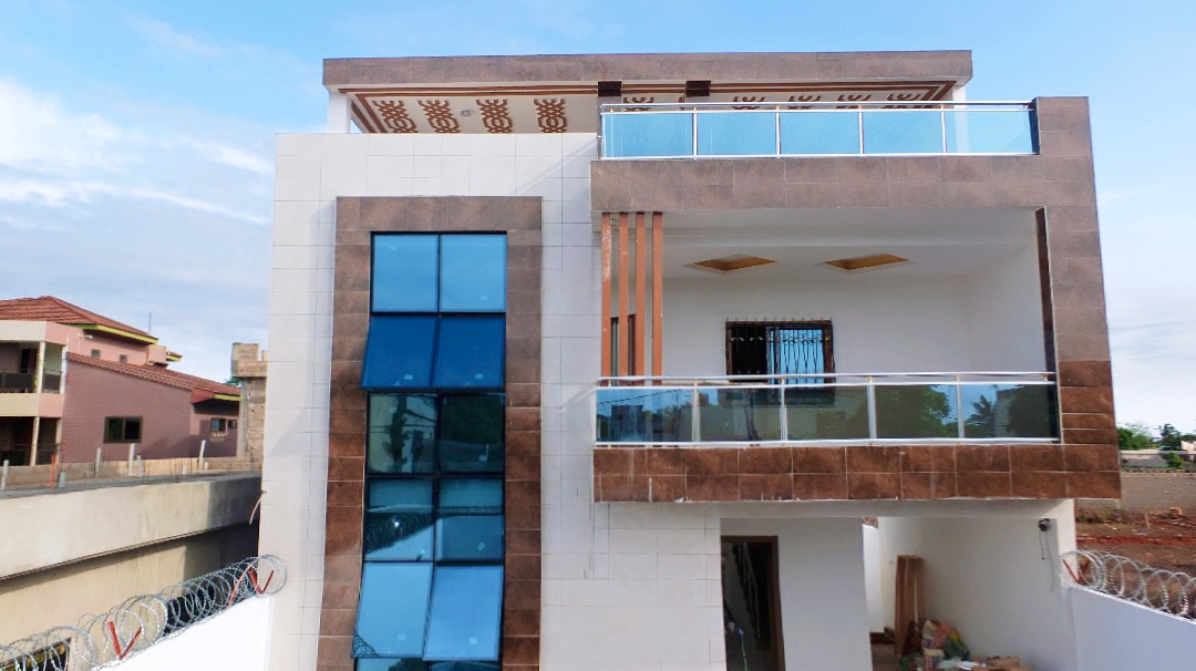 N° 4211 :
                            Villa à vendre , Agoe, Lome, Togo : 120 000  000 XOF/vie