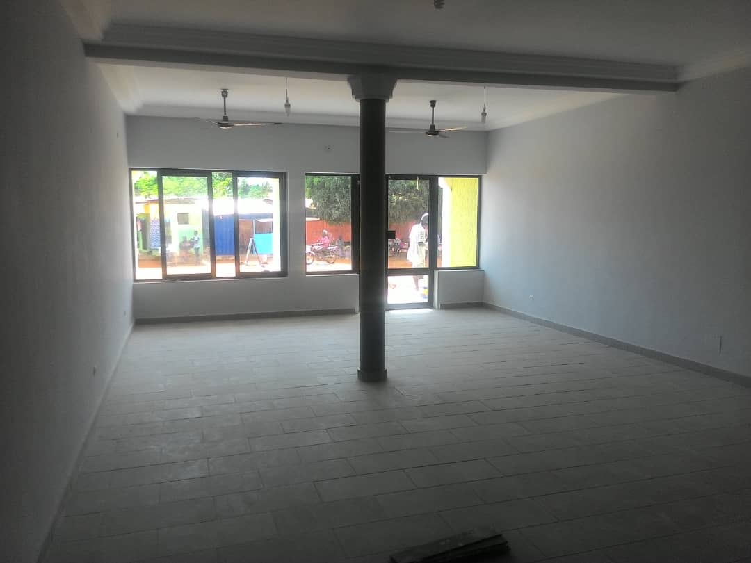 N° 4370 :
                            Magasin à louer ,  amadahome, Lome, Togo : 75 000 XOF/mois