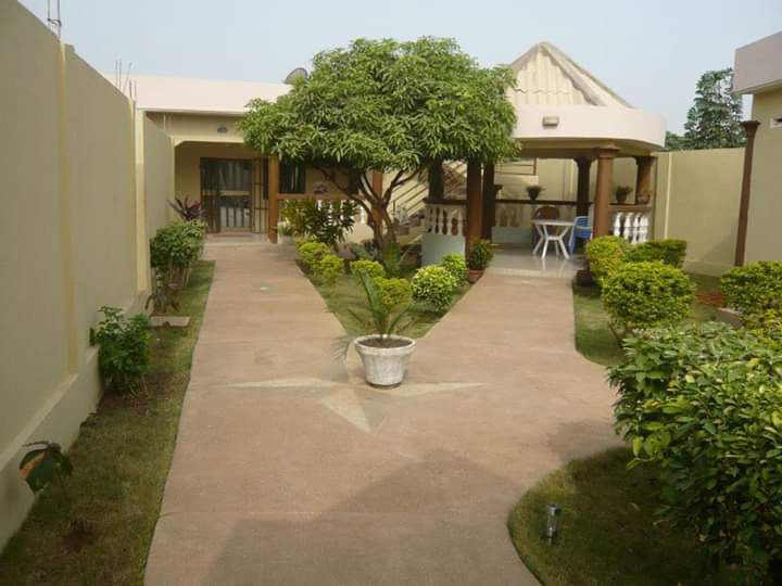 N° 4433 :
                            Villa meublée à louer , Agoe, Lome, Togo : 250 000 XOF/mois