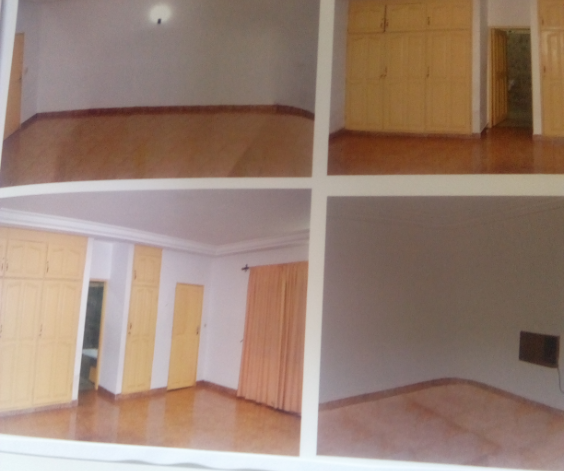 N° 4704 :
                            Immeuble commercial à louer , Agbalepedogan , Lome, Togo : 1 500  000 XOF/mois