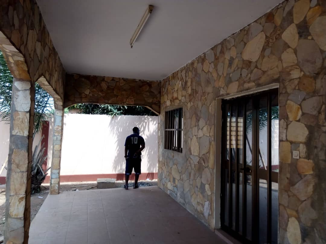 N° 4432 :
                        Villa à louer , Agoe kossigan, Lome, Togo : 100 000 XOF/mois