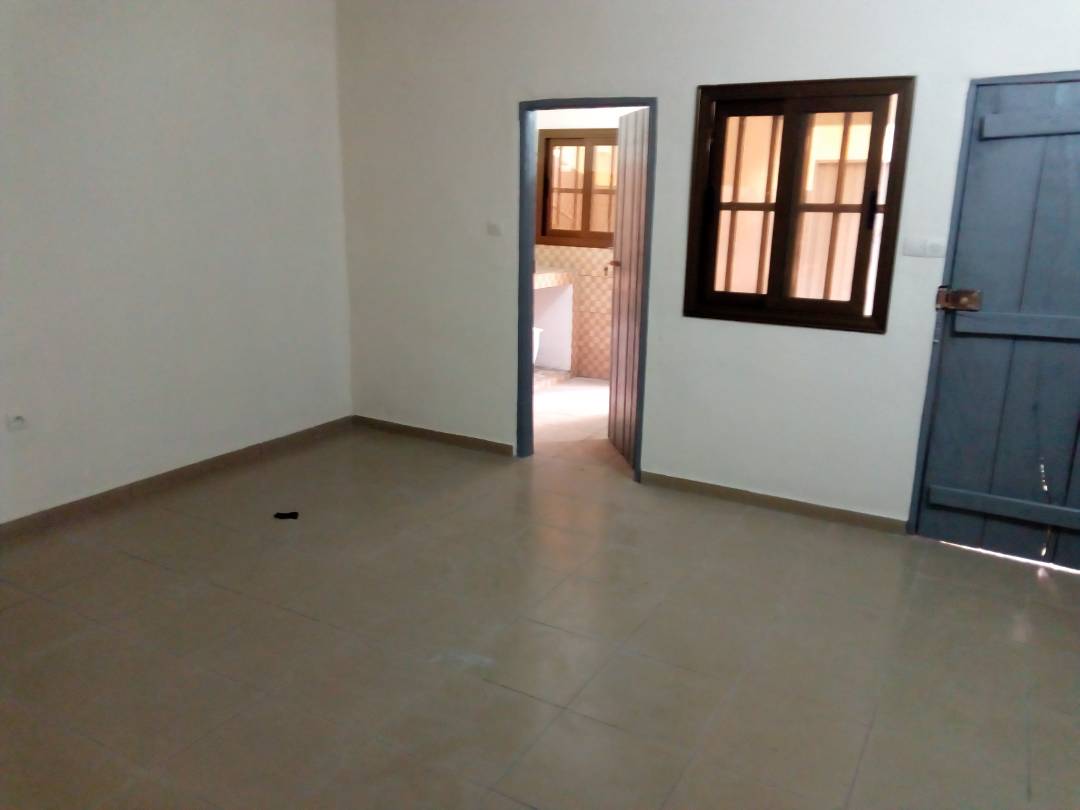 N° 4223 :
                            Appartement à louer , Agoe, Lome, Togo : 30 000 XOF/mois