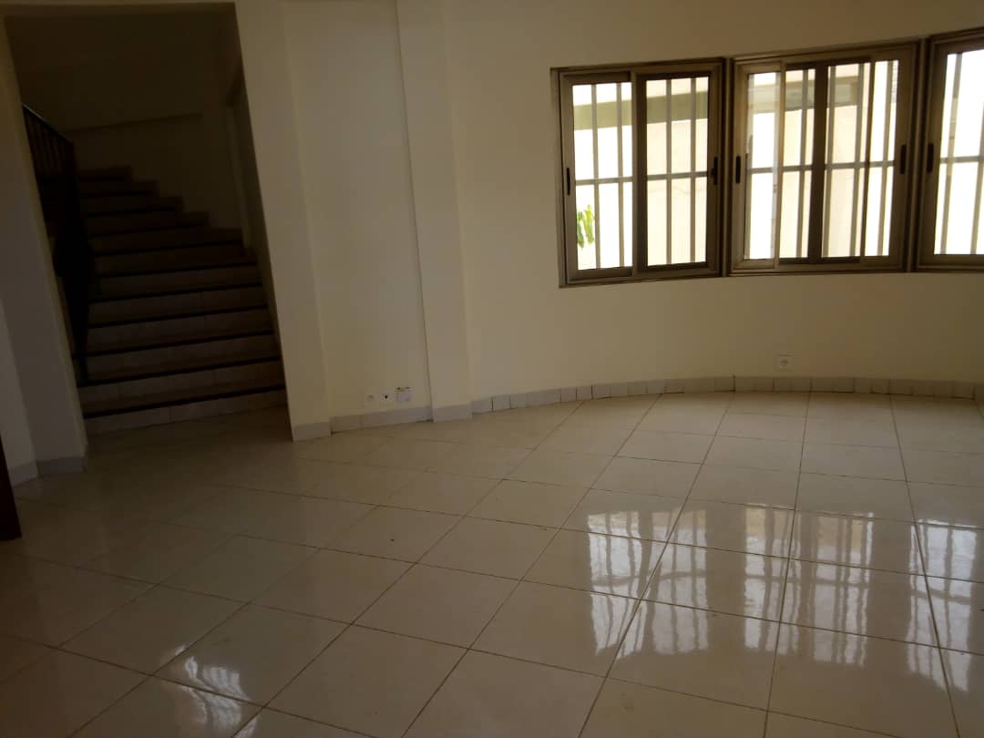 N° 4518 :
                        Villa à louer , Baguida, Lome, Togo : 1 100  000 XOF/mois