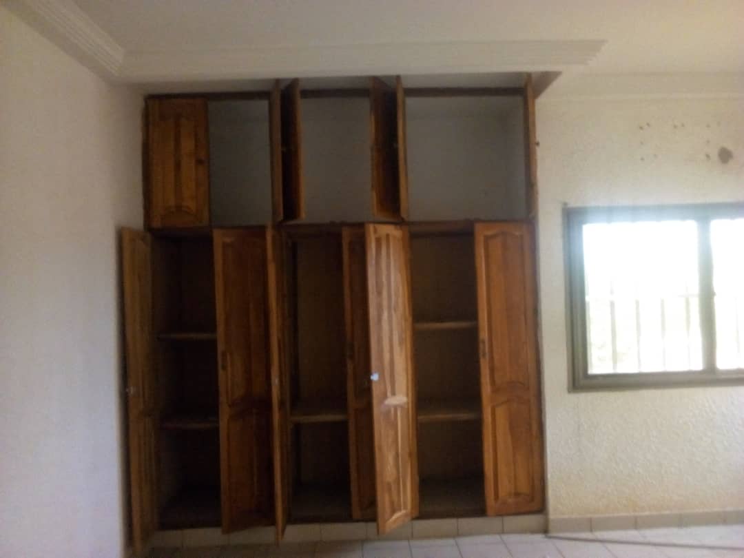 N° 4401 :
                            Villa meublée à louer , Atikoume, Lome, Togo : 400 000 XOF/mois