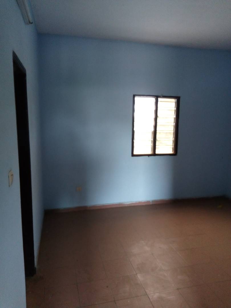 N° 4240 :
                            Villa à louer , Adidogome, Lome, Togo : 100 000 XOF/mois