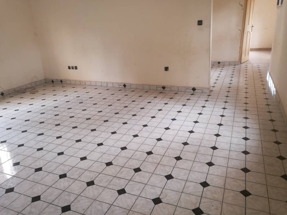 N° 5022 :
                        Appartement à louer , Agoe, Lome, Togo : 100 000 XOF/mois