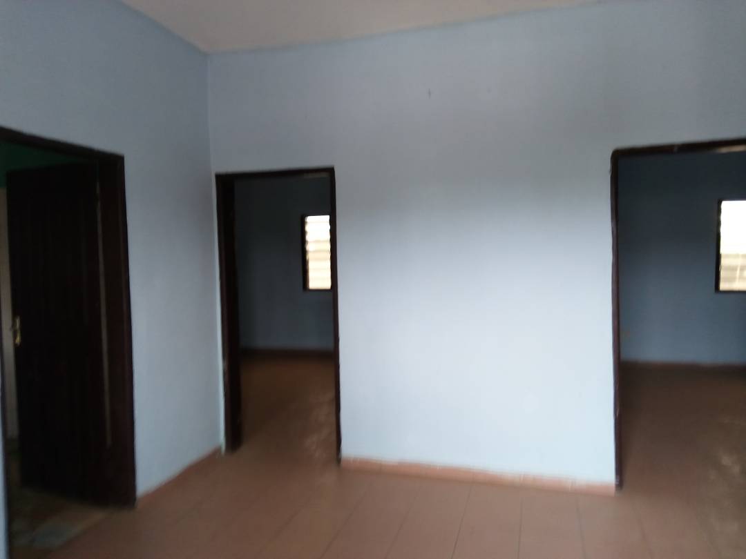 N° 4240 :
                            Villa à louer , Adidogome, Lome, Togo : 100 000 XOF/mois