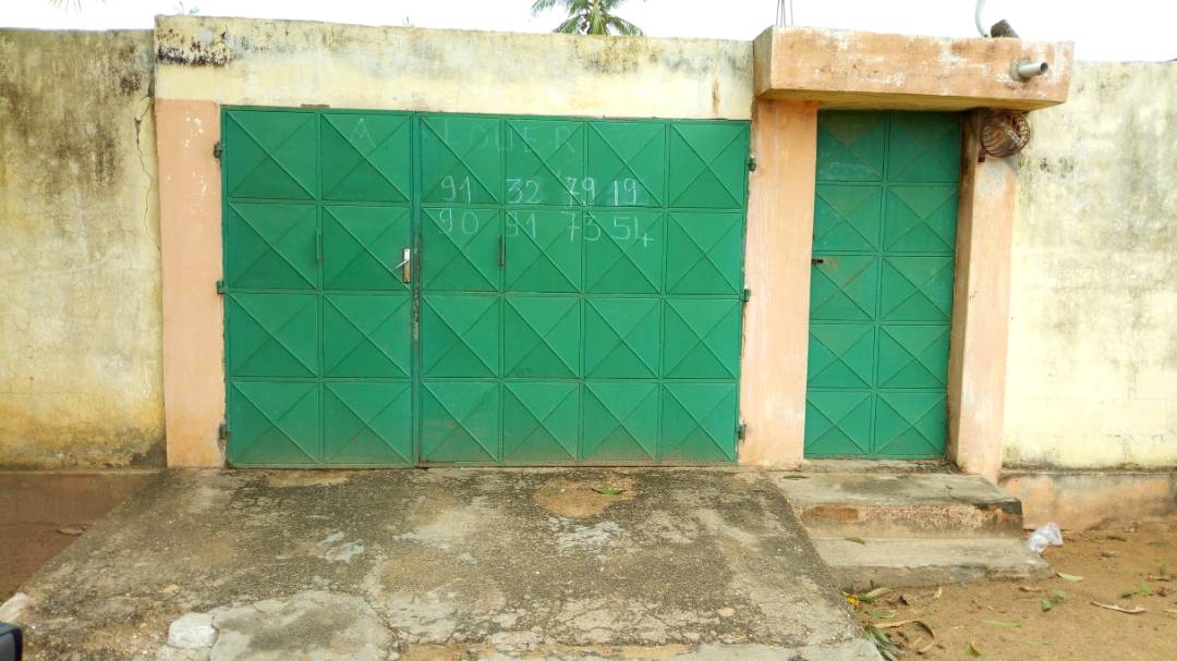 N° 4590 :
                            Maison à vendre , Zebevi, Aneho, Togo : 15 000  000 XOF/vie