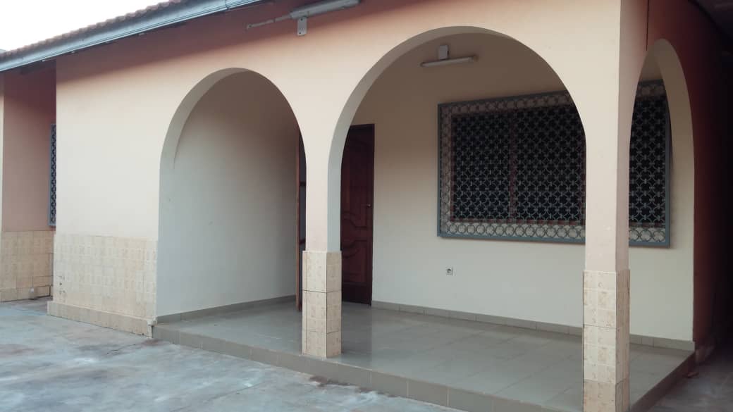 N° 4197 :
                        Villa à louer , Hedzranawoé, Lome, Togo : 80 000 XOF/mois