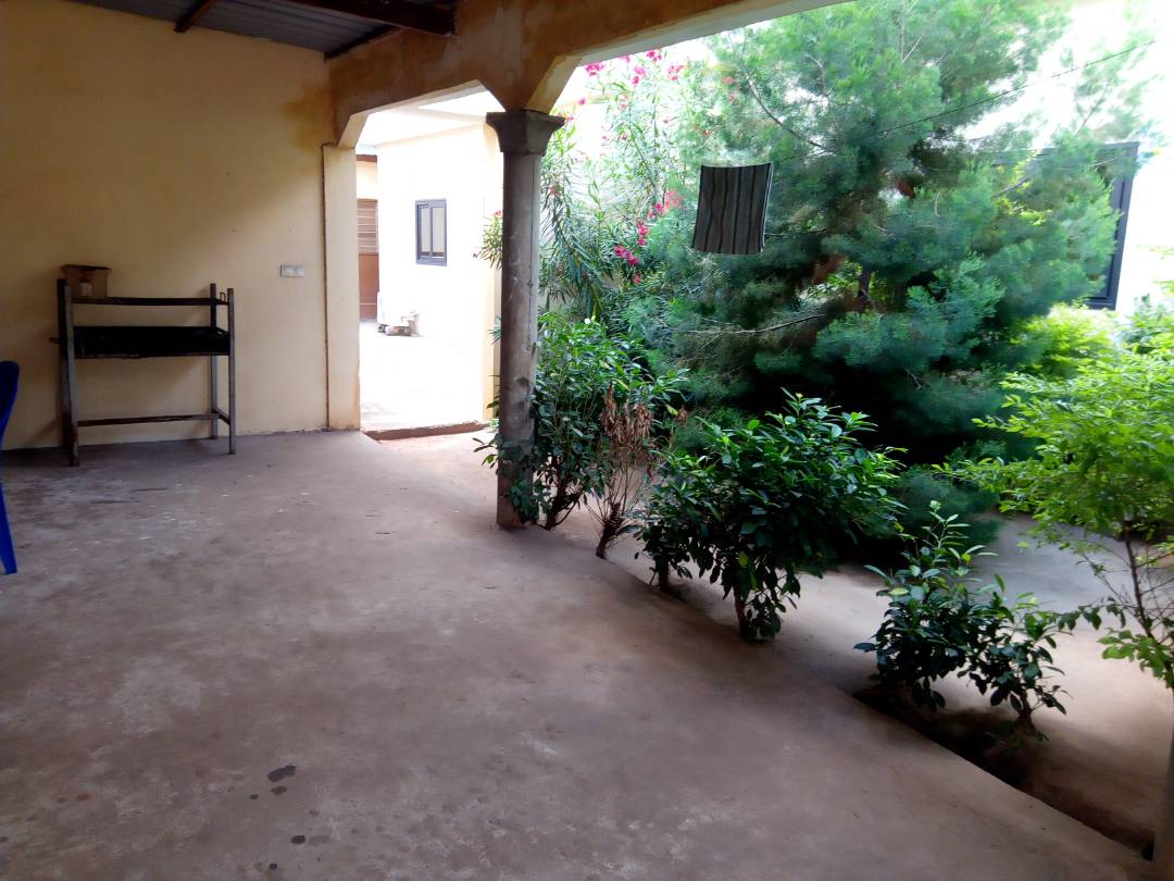 N° 4329 :
                            Villa à louer , Agoe, Lome, Togo : 200 000 XOF/mois
