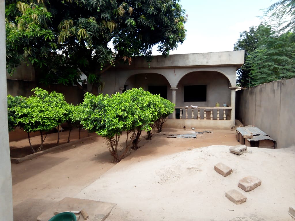 N° 4306 :
                        Villa à vendre , Agoe, Lome, Togo : 25 000  000 XOF/vie