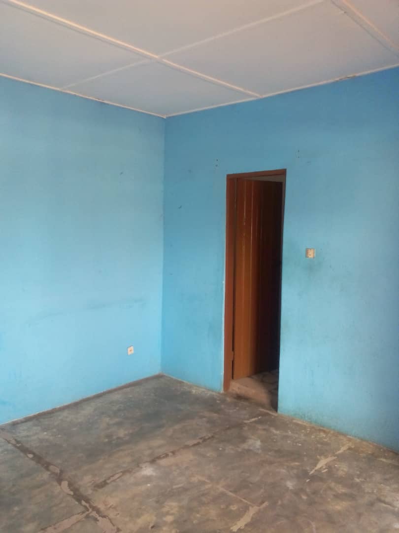 N° 4496 :
                        Chambre salon à louer , Agbalepedo, Lome, Togo : 30 000 XOF/mois