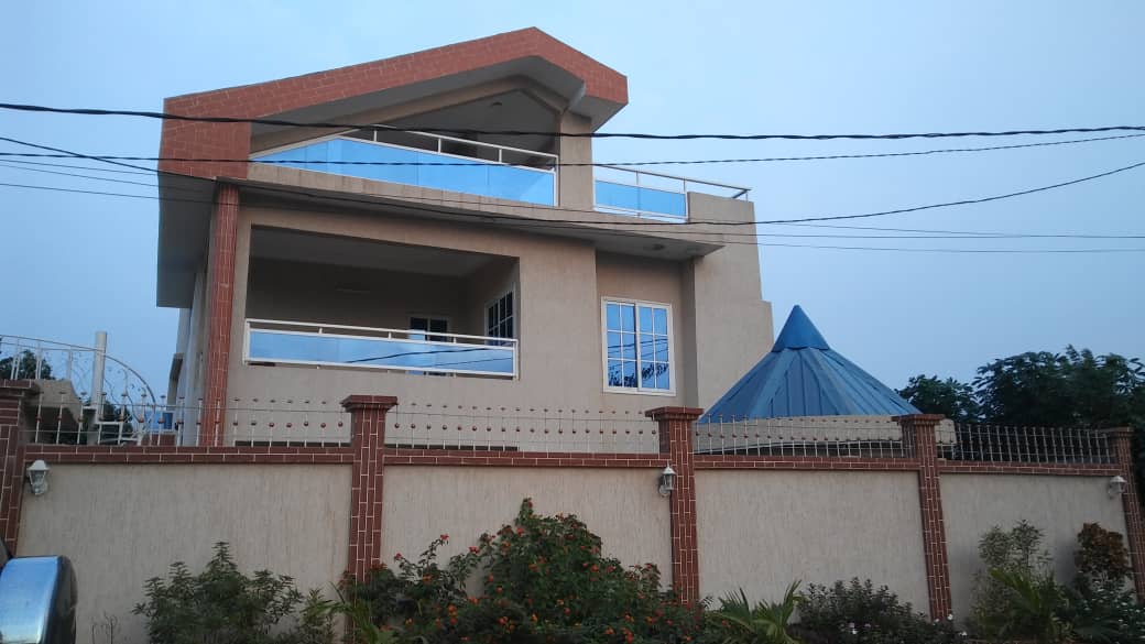 N° 4528 :
                            Villa à vendre , Agoe, Lome, Togo : 150 000  000 XOF/vie