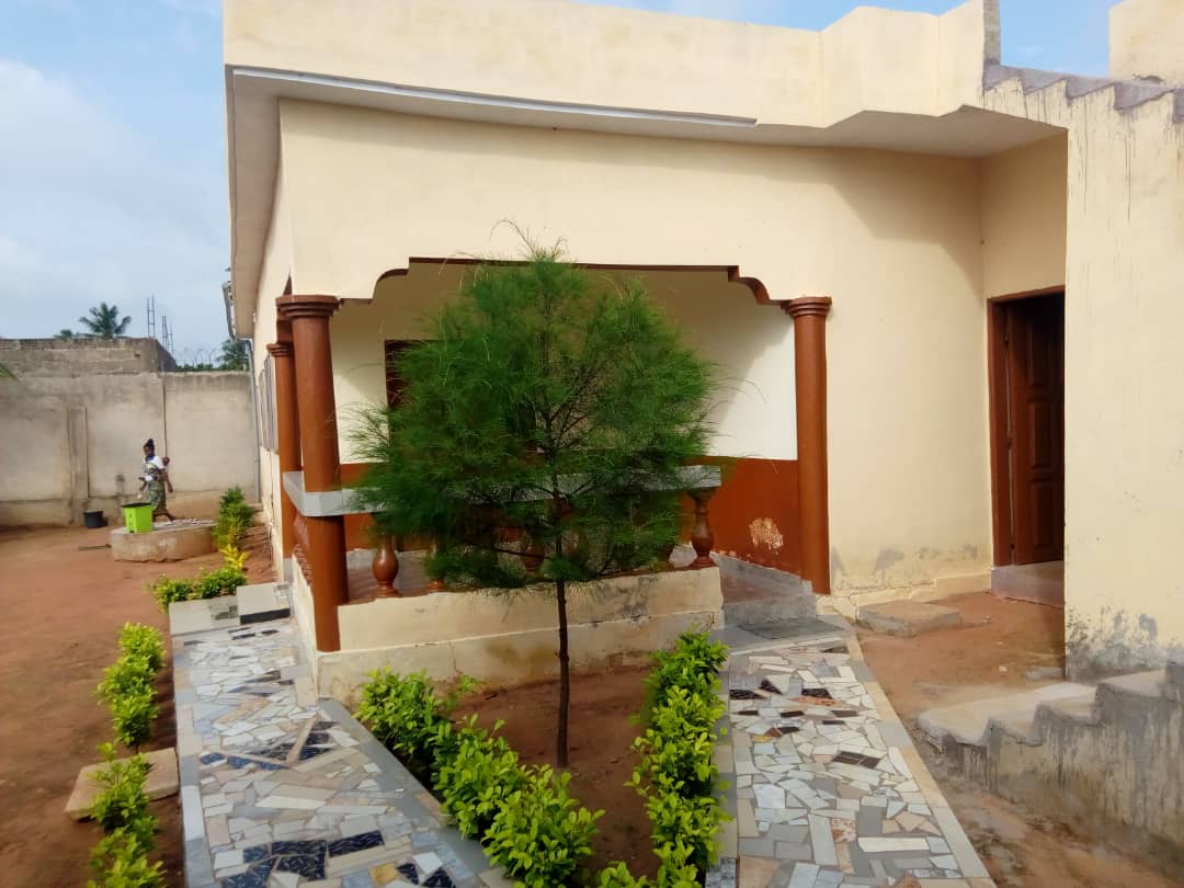 N° 4716 :
                        Villa à vendre , Zanguera agbleliko, Lome, Togo : 20 000  000 XOF/vie