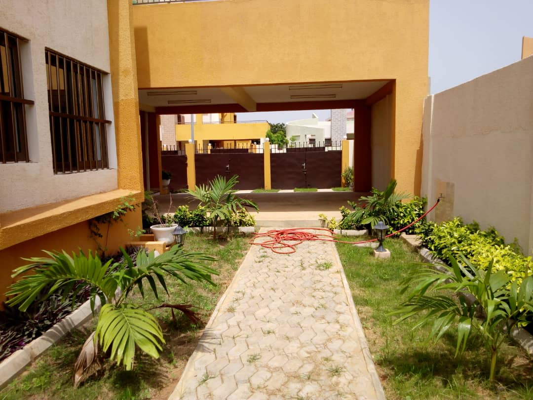 N° 4518 :
                            Villa à louer , Baguida, Lome, Togo : 1 100  000 XOF/mois