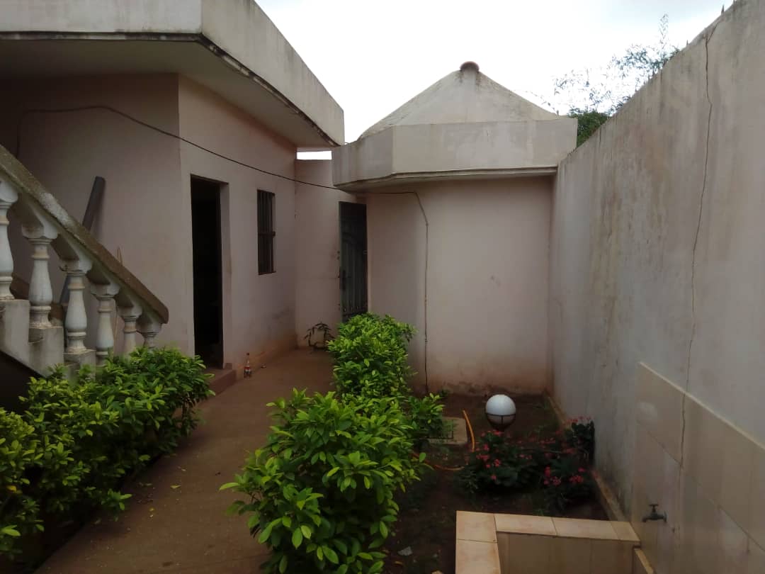 N° 4410 :
                            Villa à louer , Agoe assiyeye, Lome, Togo : 150 000 XOF/mois