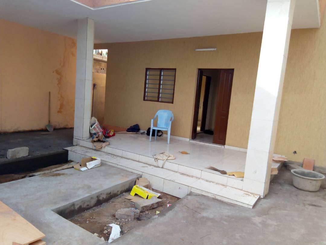 N° 4266 :
                            Villa à louer ,  agoe, Lome, Togo : 100 000 XOF/mois
