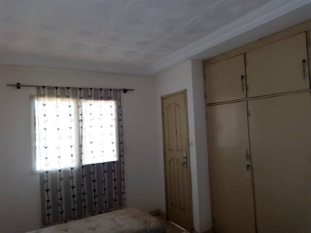 N° 4460 :
                            Appartement meublé à louer , Agoe, Lome, Togo : 150 000 XOF/mois