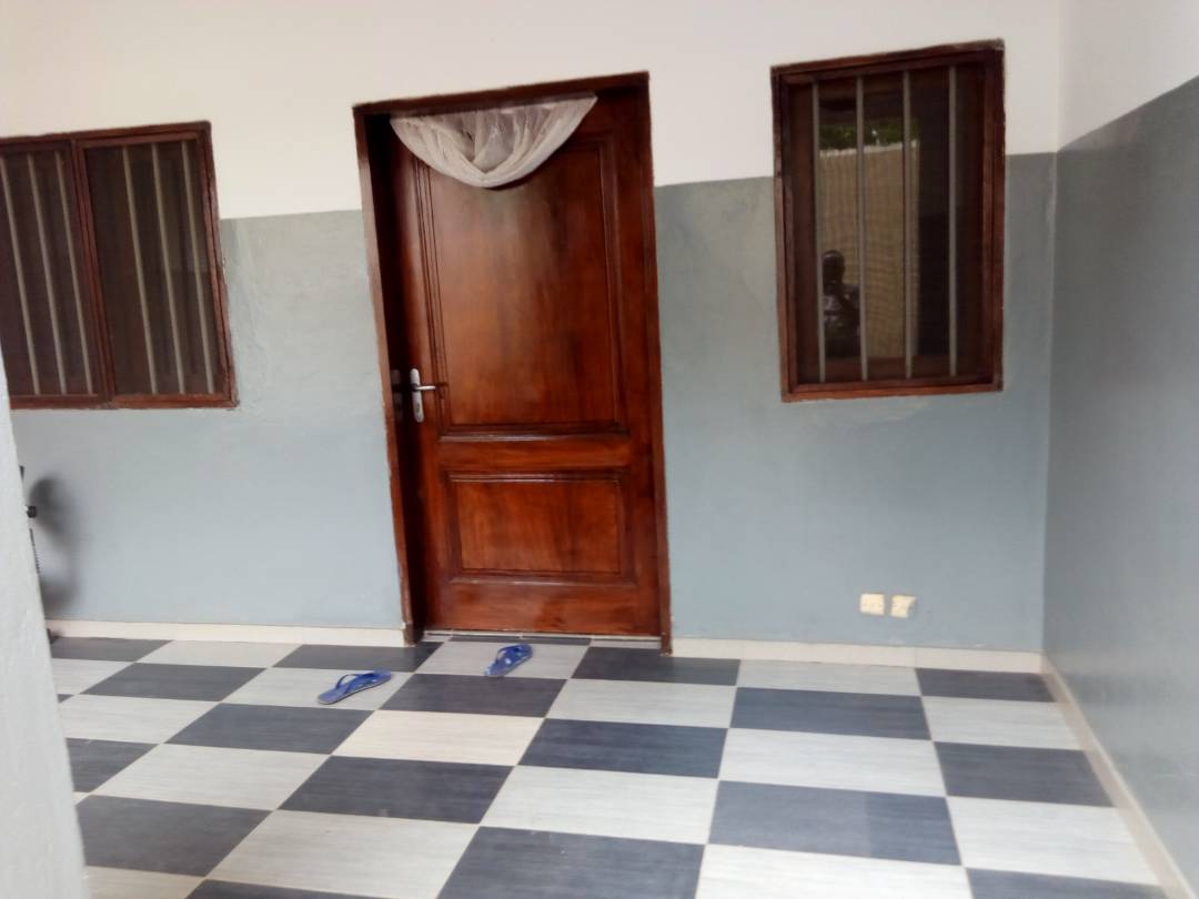 N° 4226 :
                            Villa à louer , Agoe, Lome, Togo : 100 000 XOF/mois