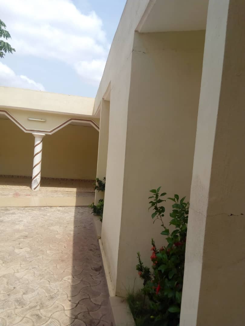 N° 4469 :
                        Villa à louer , Agoe, Lome, Togo : 180 000 XOF/mois