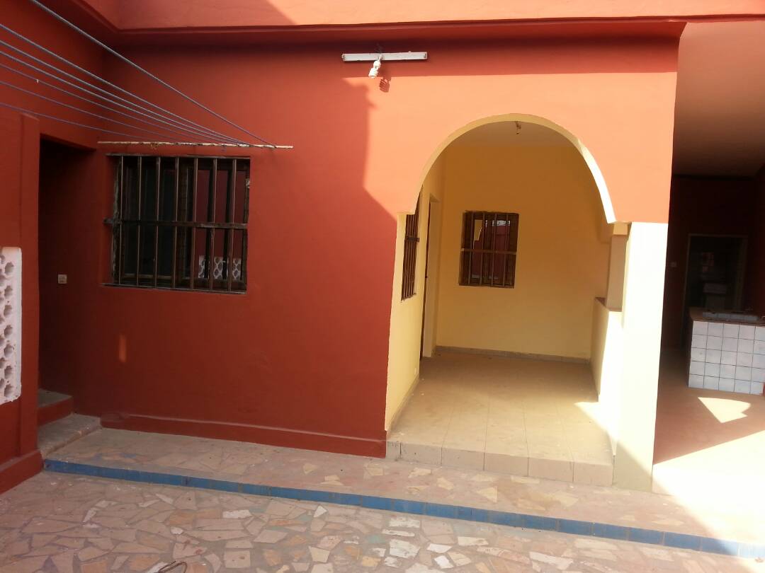 N° 4093 :
                        Villa à louer , Adidogome, Lome, Togo : 100 000 XOF/mois