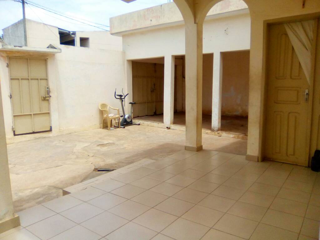 N° 4105 :
                            Villa à vendre , Totsi, Lome, Togo : 35 000  000 XOF/vie