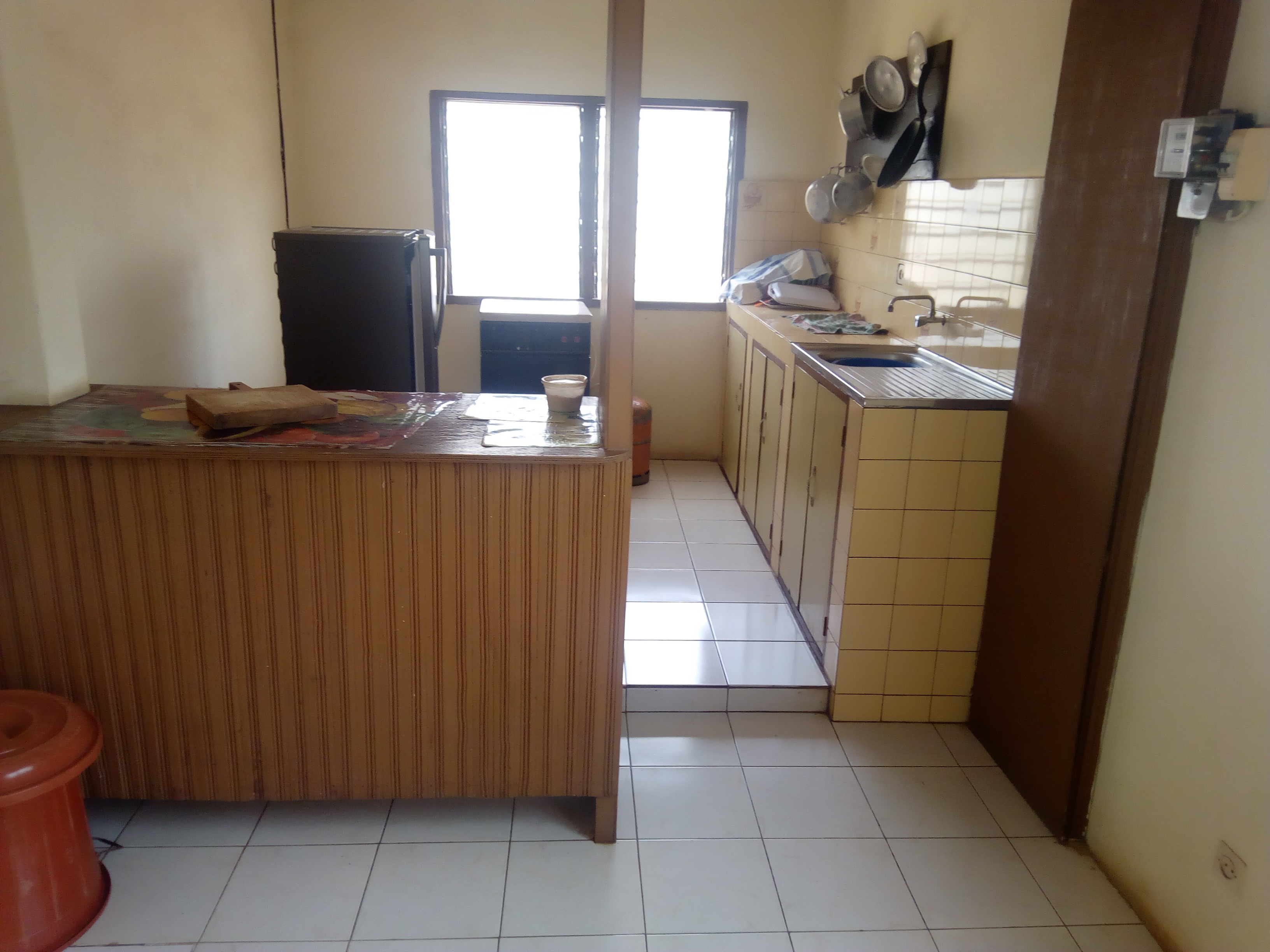 N° 4090 :
                            Chambre salon à louer , Atikoumé, Lome, Togo : 200 000 XOF/mois