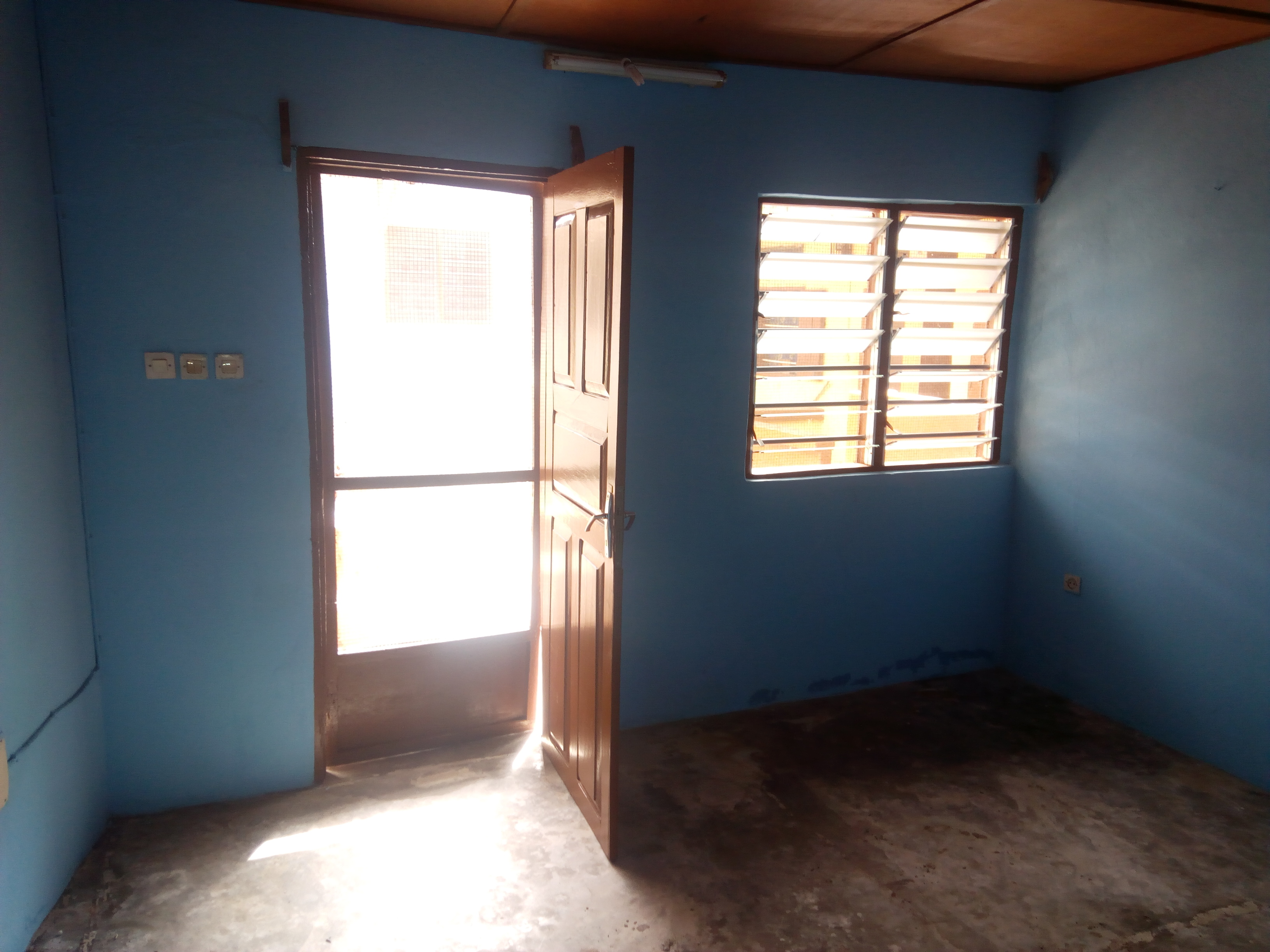 N° 4100 :
                        Chambre salon à louer , Adidogome, Lome, Togo : 20 000 XOF/mois