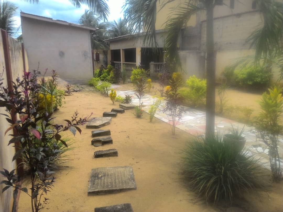 N° 4679 :
                            Villa à vendre ,  agoe zongo, Lome, Togo : 20 000  000 XOF/vie