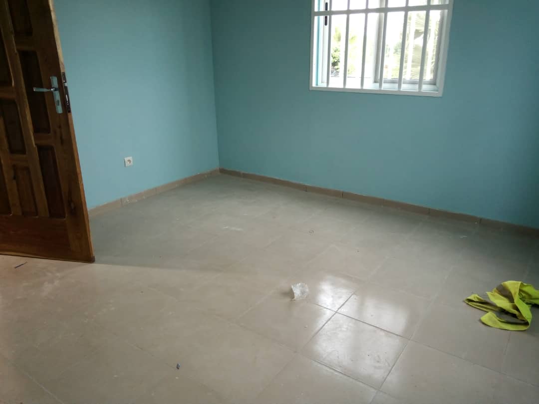 N° 4694 :
                            Chambre salon à louer , Agoe camp gp, Lome, Togo : 30 000 XOF/mois