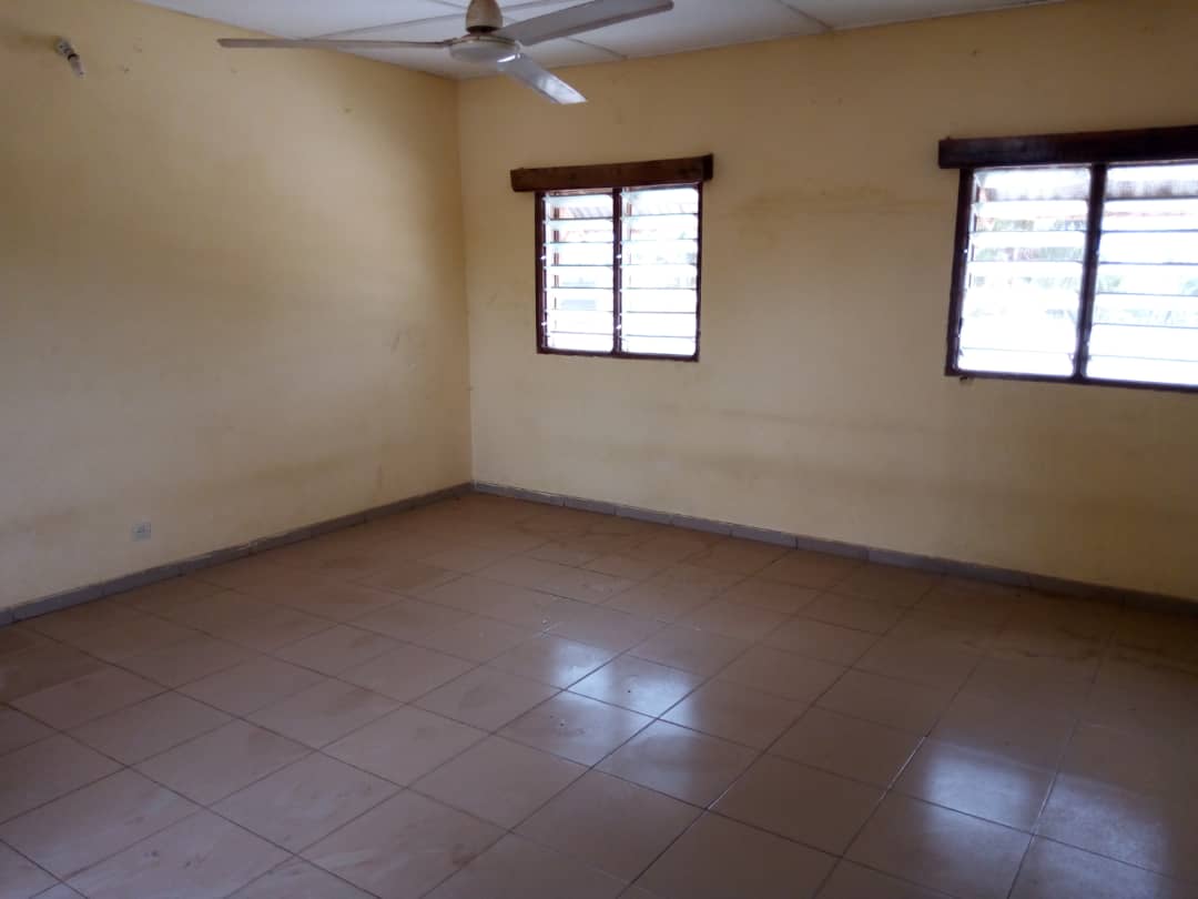 N° 4696 :
                            Appartement à louer , Agoe sogbossito, Lome, Togo : 55 000 XOF/mois