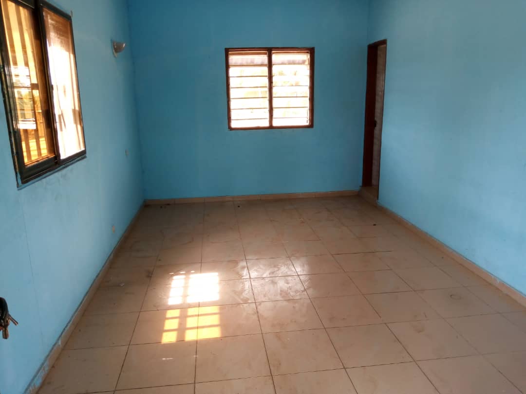 N° 4696 :
                            Appartement à louer , Agoe sogbossito, Lome, Togo : 55 000 XOF/mois