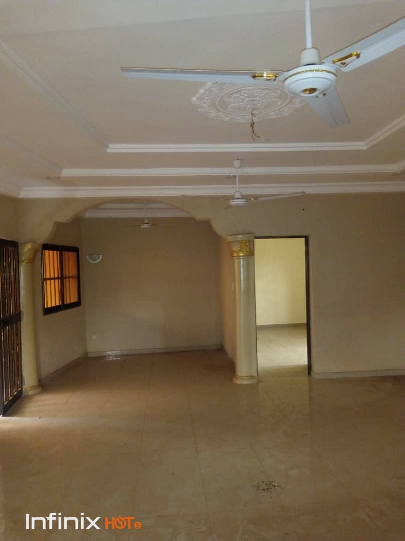 N° 4697 :
                            Villa à louer , Agoe assiyeye, Lome, Togo : 400 000 XOF/mois