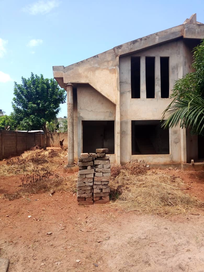 N° 4698 :
                            Villa à vendre , Attiegou, Lome, Togo : 75 000  000 XOF/vie