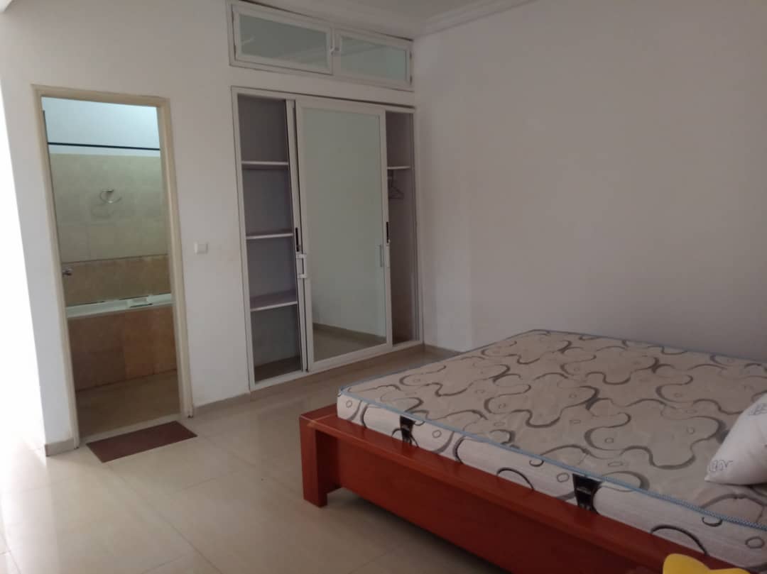 N° 4738 :
                            Appartement meublé à louer , Attiegou, Lome, Togo : 250 000 XOF/mois
