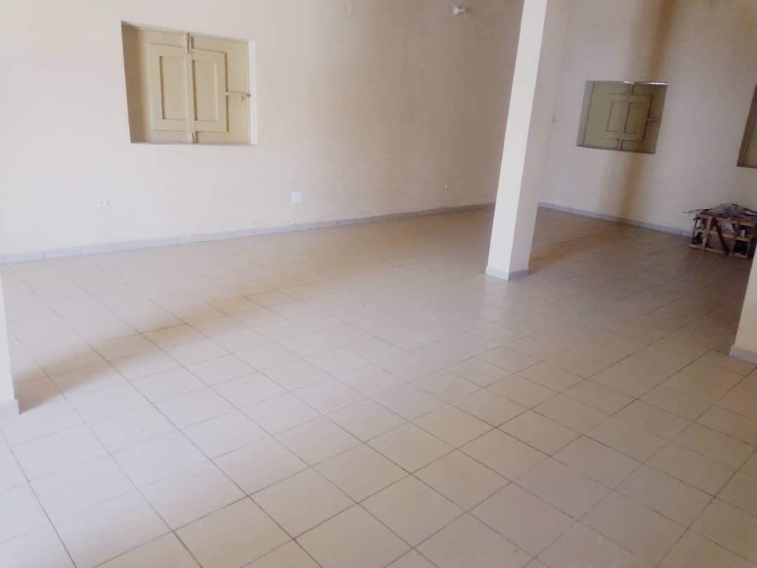 N° 4783 :
                            Magasin à louer , Agbalepedo, Lomé, Togo : 200 000 XOF/mois