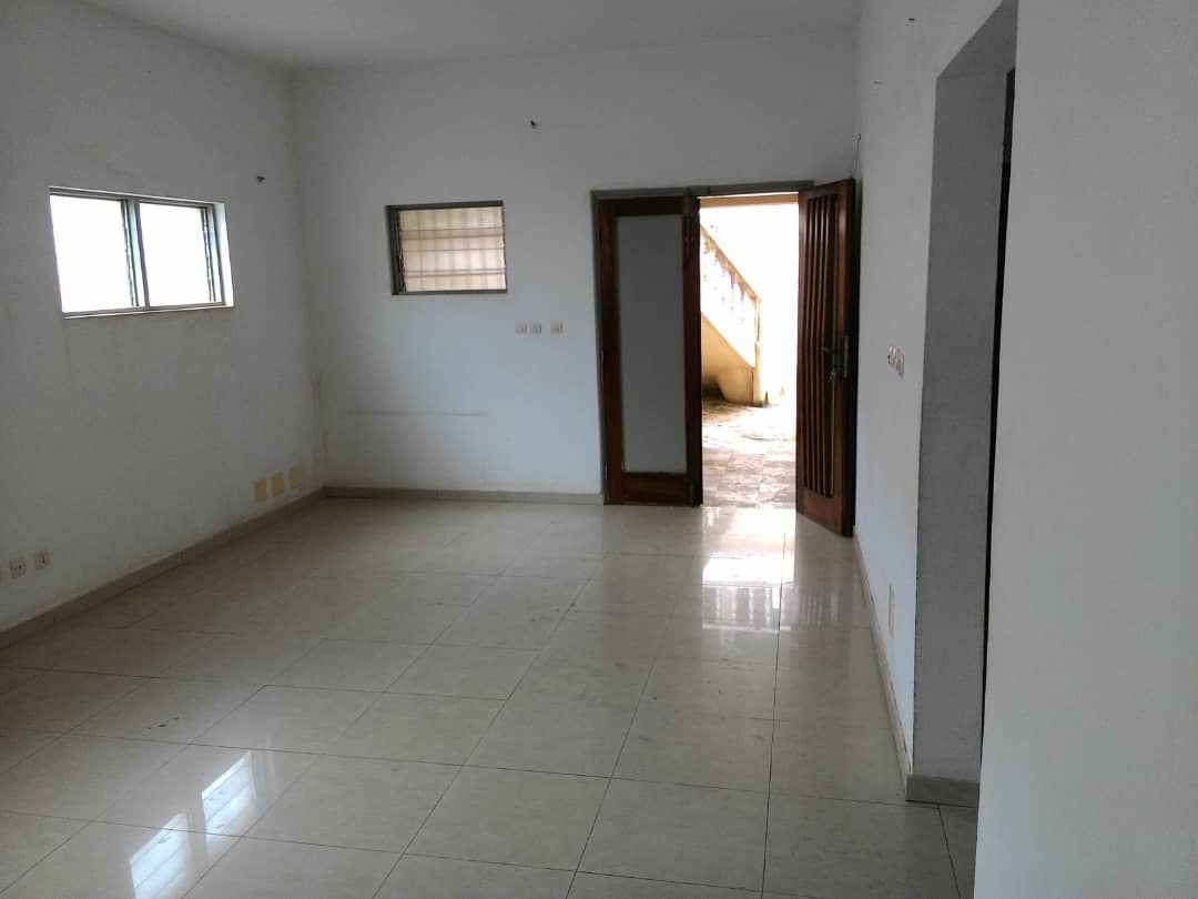 N° 4805 :
                            Appartement à louer , Adidoadin, Lome, Togo : 150 000 XOF/mois