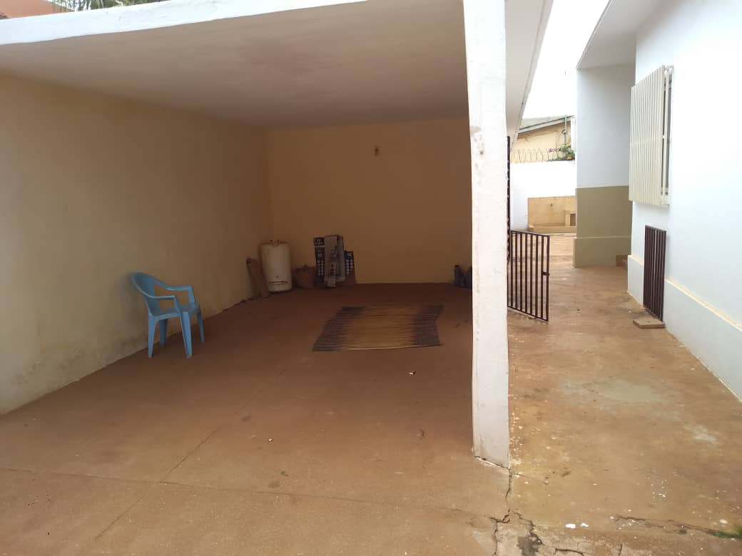 N° 4812 :
                            Villa à louer , Adewui, Lome, Togo : 500 000 XOF/mois