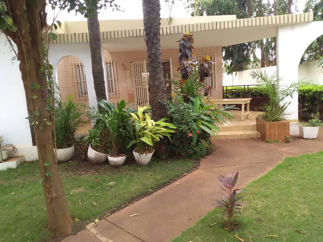 N° 4812 :
                            Villa à louer , Adewui, Lome, Togo : 500 000 XOF/mois