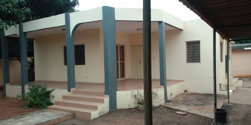 N° 4813 :
                            Villa à louer , Hedzranawoe, Lome, Togo : 180 000 XOF/mois