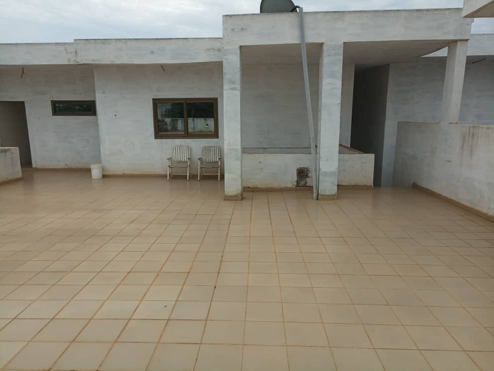 N° 4852 :
                            Villa à vendre , Agoe camp fir, Lomé, Togo : 200 000  000 XOF/vie