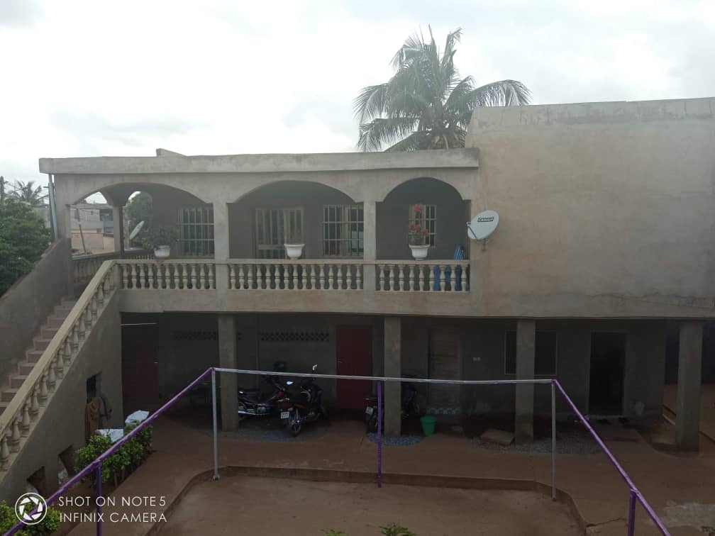 N° 4880 :
                            Villa à louer , Agoe cacaveli, Lome, Togo : 500 000 XOF/mois